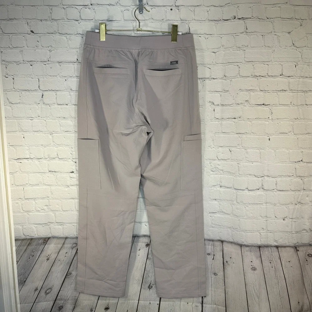 NEW FIGS Mens Axim Cargo Scrub Pants Medium Technical Collection 1000204R